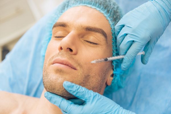 Ițic își face operație estetică