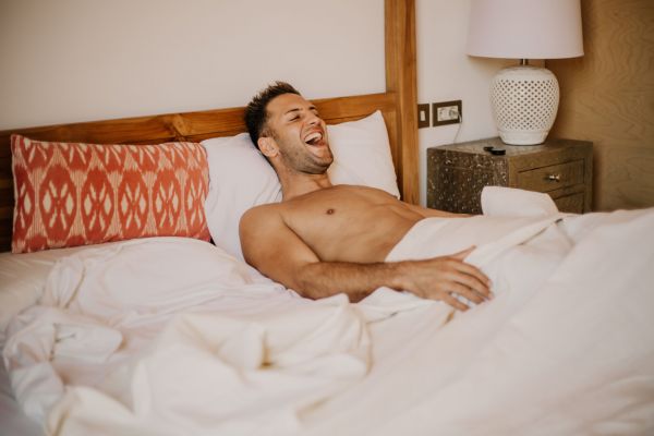 – Mami, te rog nu mai intra în cameră